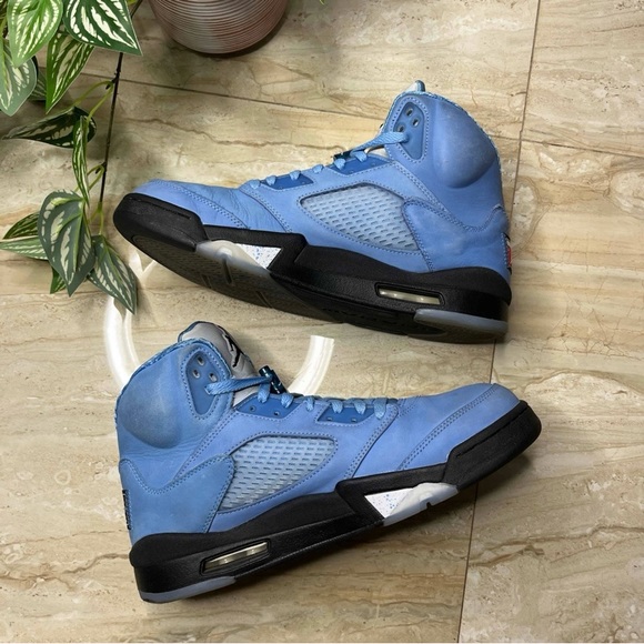 Jordan 5 UNC Size 10.5 - Picture 3 of 5